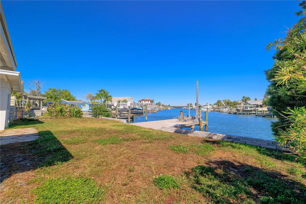 17611 1st Street E Redington Shores FL 33708