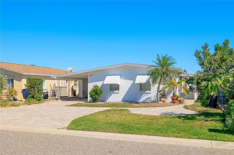 17611 1st Street E Redington Shores FL 33708
