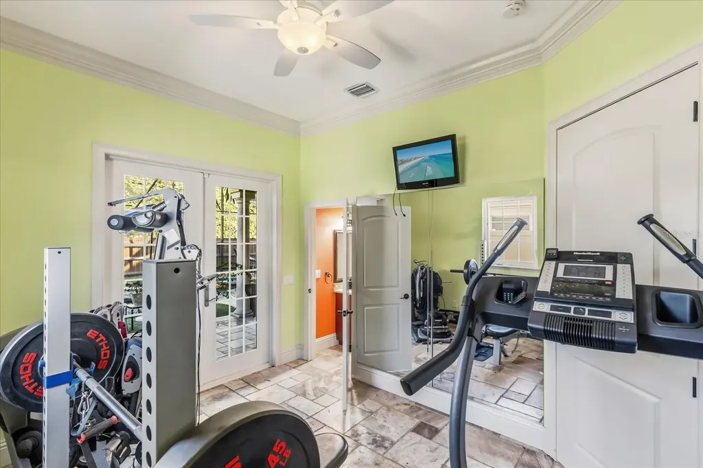 911 Jungle Avenue N St Petersburg FL 33710