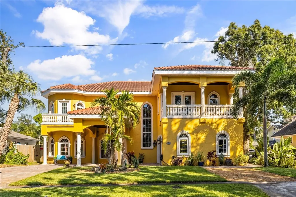 911 Jungle Avenue N St Petersburg FL 33710