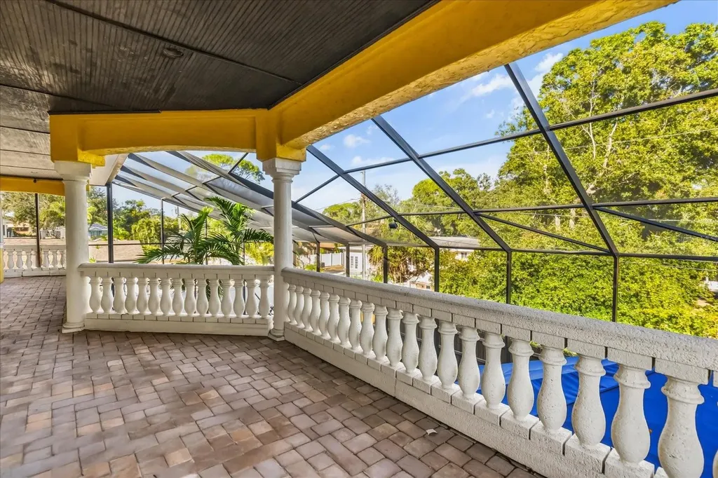911 Jungle Avenue N St Petersburg FL 33710