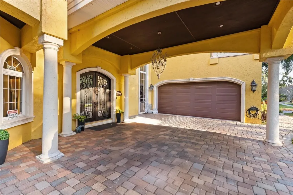 911 Jungle Avenue N St Petersburg FL 33710