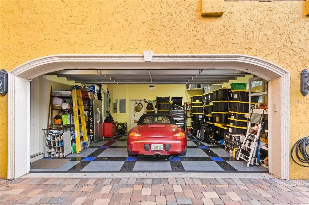 911 Jungle Avenue N St Petersburg FL 33710