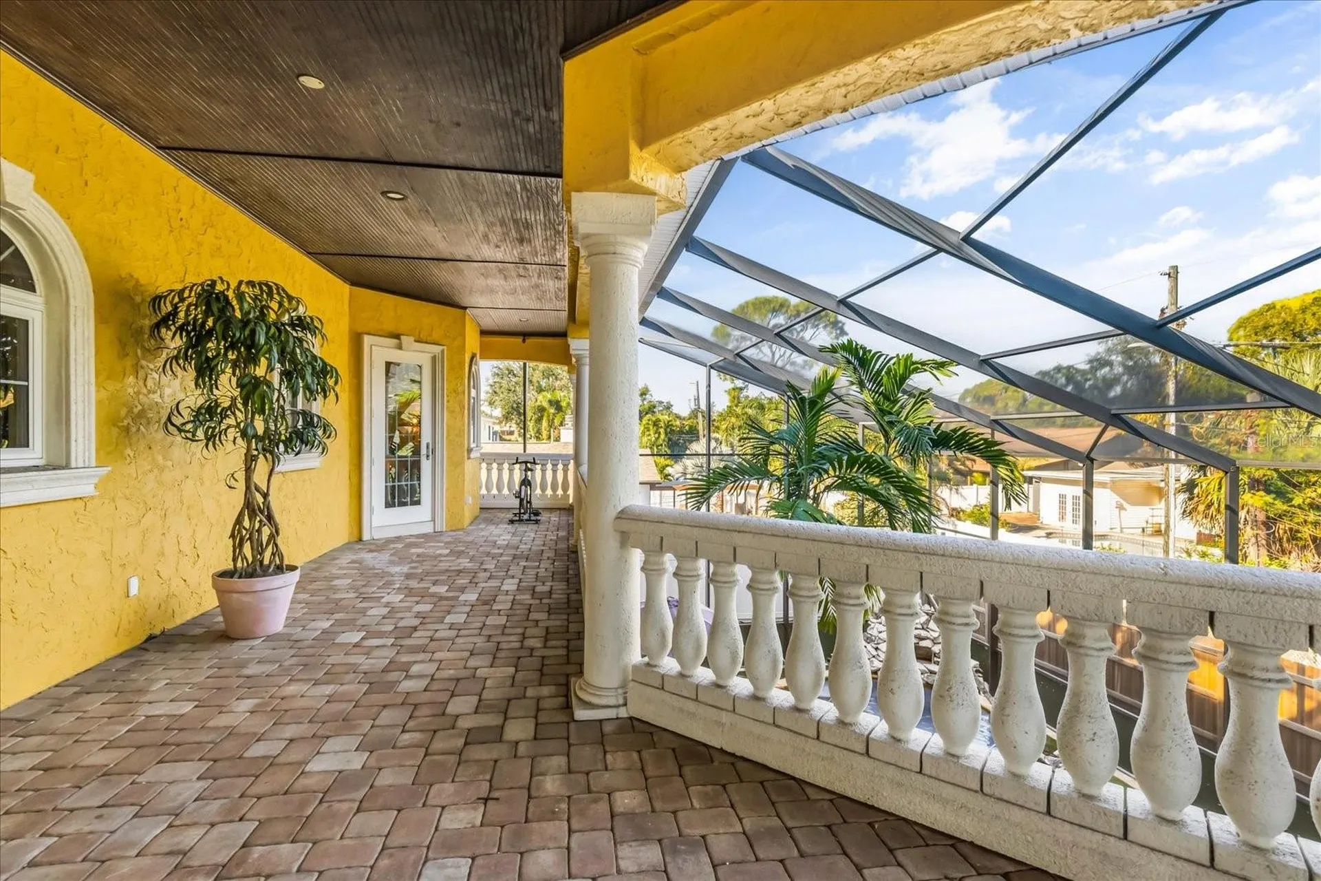 911 Jungle Avenue N St Petersburg FL 33710