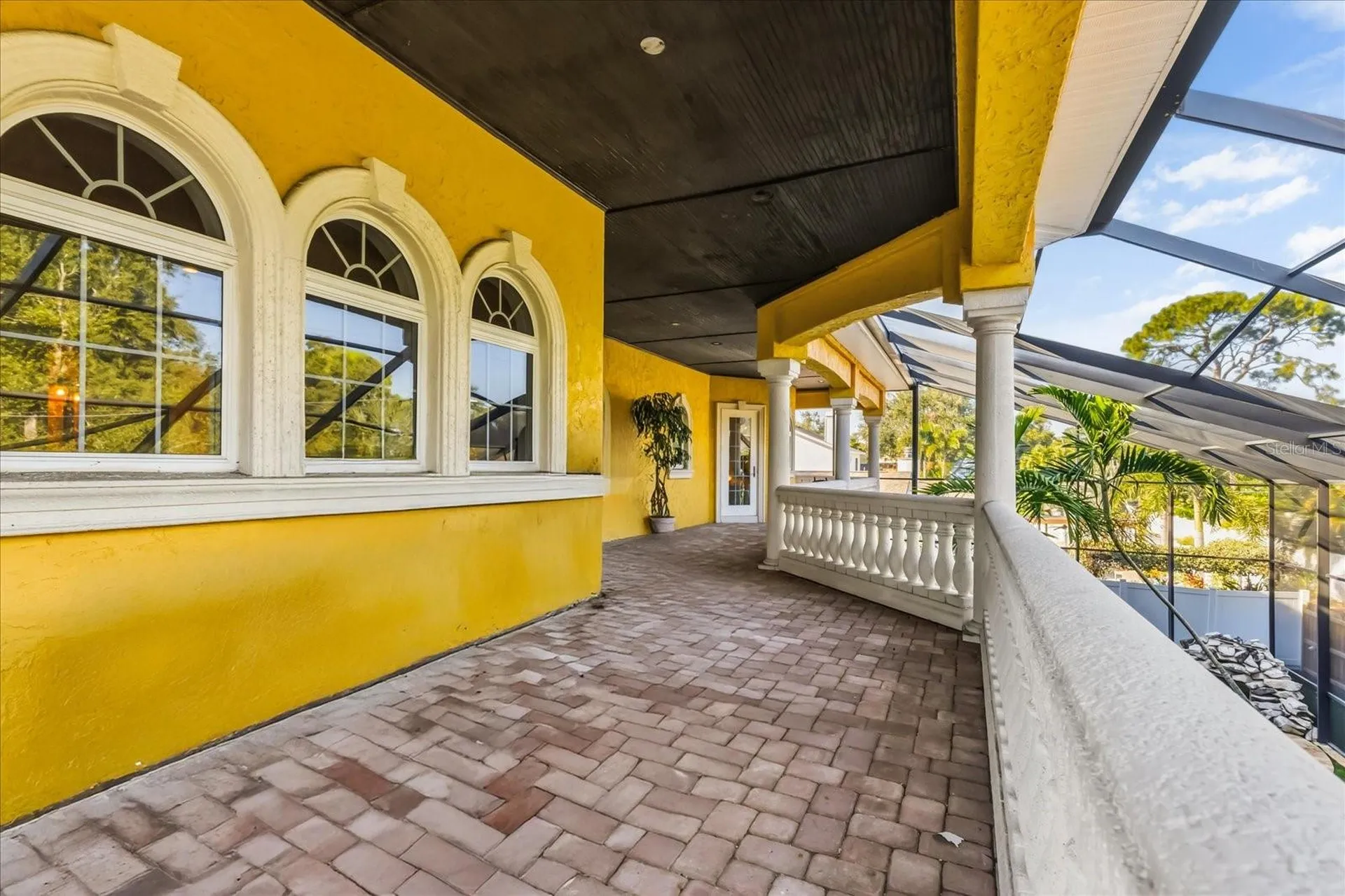 911 Jungle Avenue N St Petersburg FL 33710