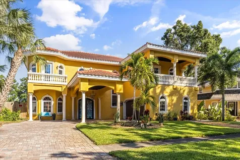 911 Jungle Avenue N St Petersburg FL 33710