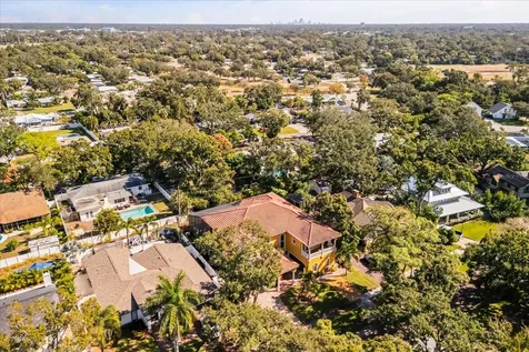 911 Jungle Avenue N St Petersburg FL 33710