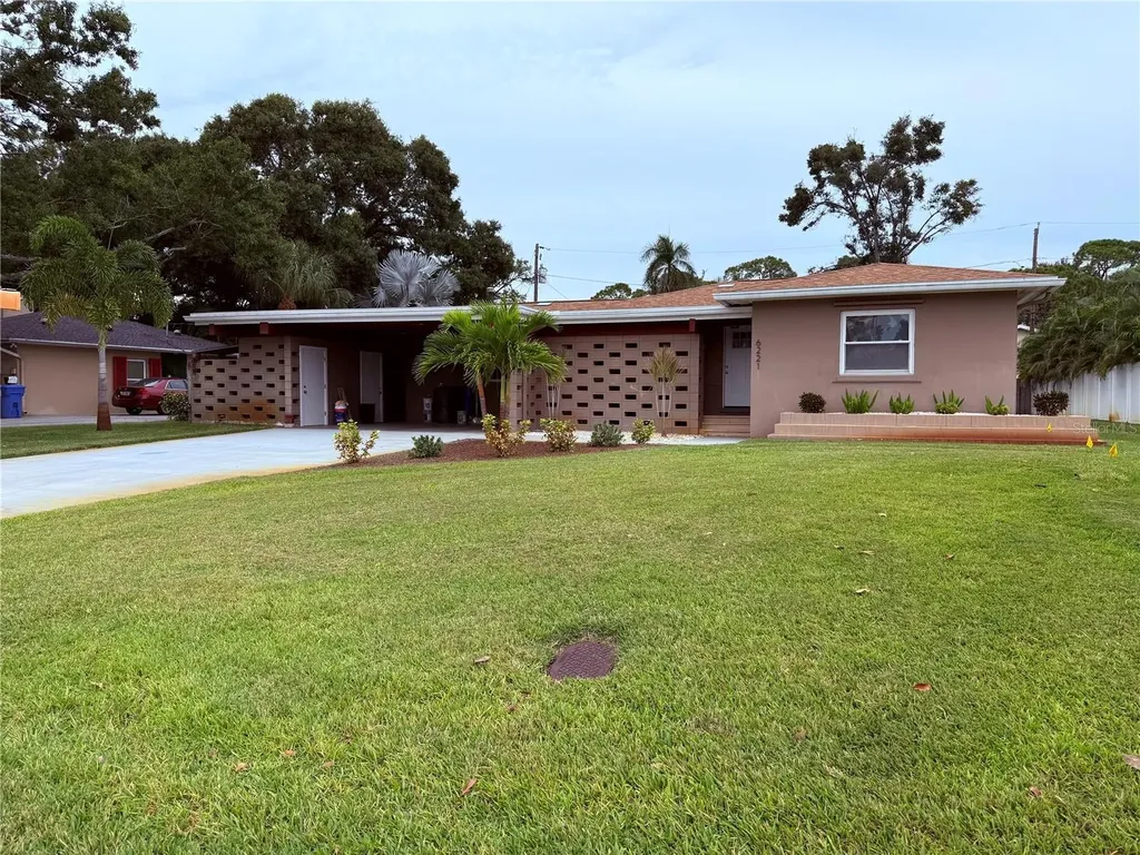 6221 6th Avenue N St Petersburg FL 33710