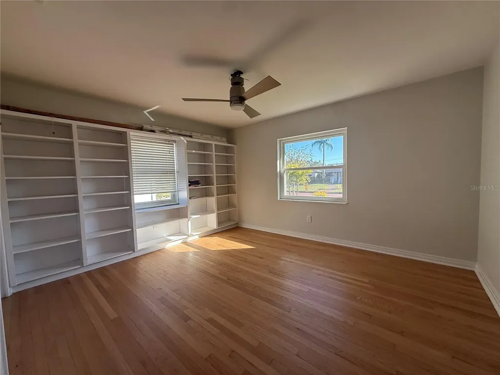 6221 6th Avenue N St Petersburg FL 33710