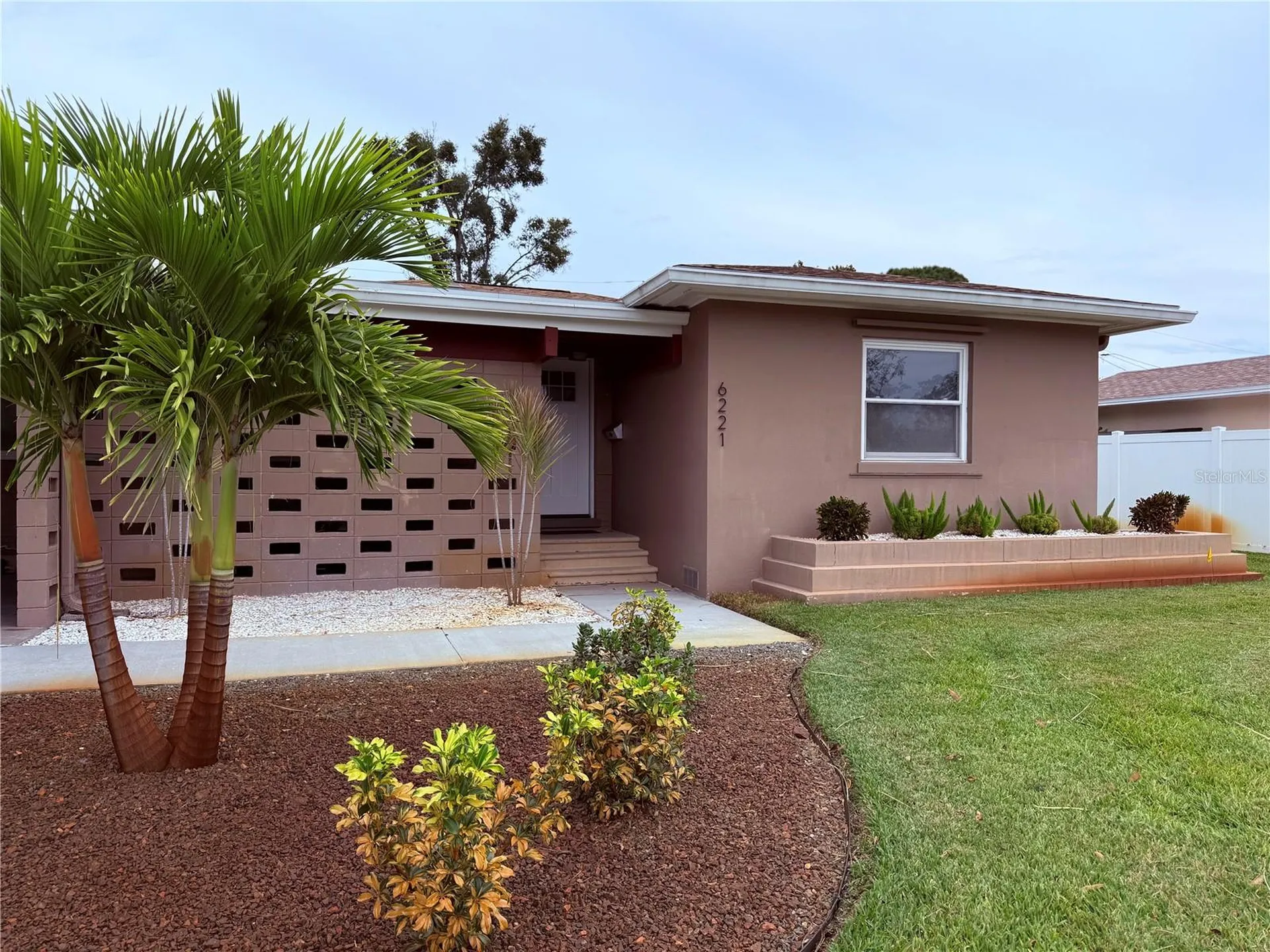 6221 6th Avenue N St Petersburg FL 33710