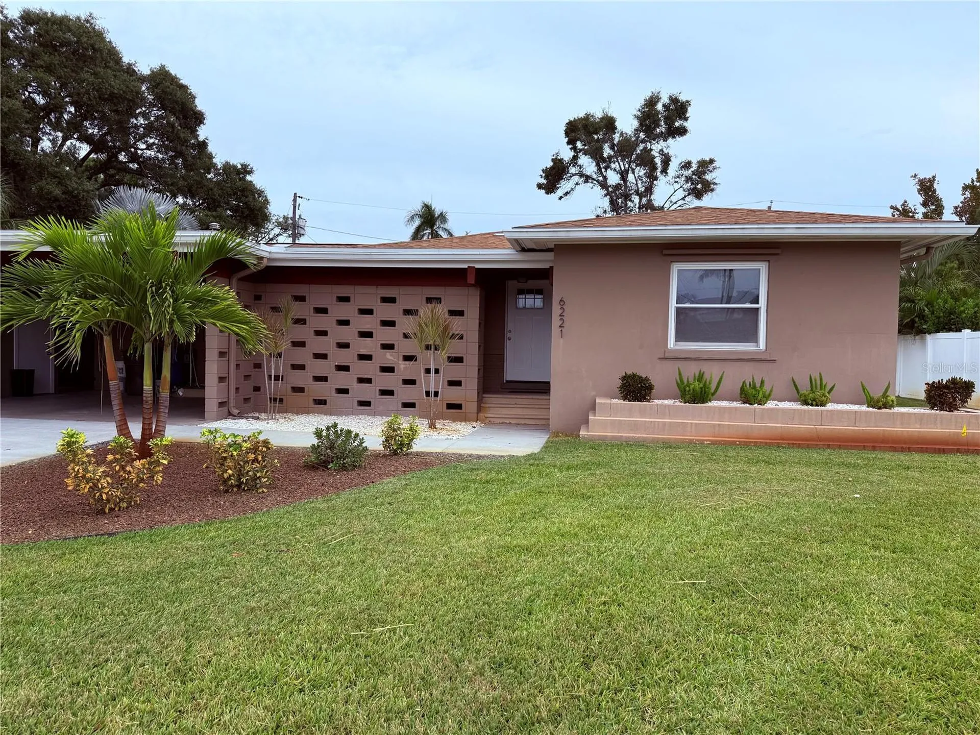 6221 6th Avenue N St Petersburg FL 33710