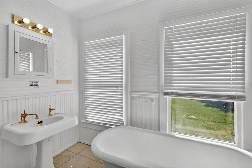 1218 W Broad Street Groveland FL 34736