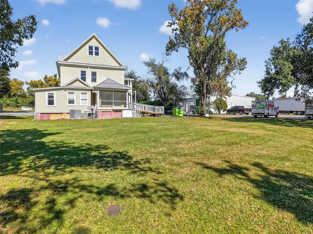 1218 W Broad Street Groveland FL 34736