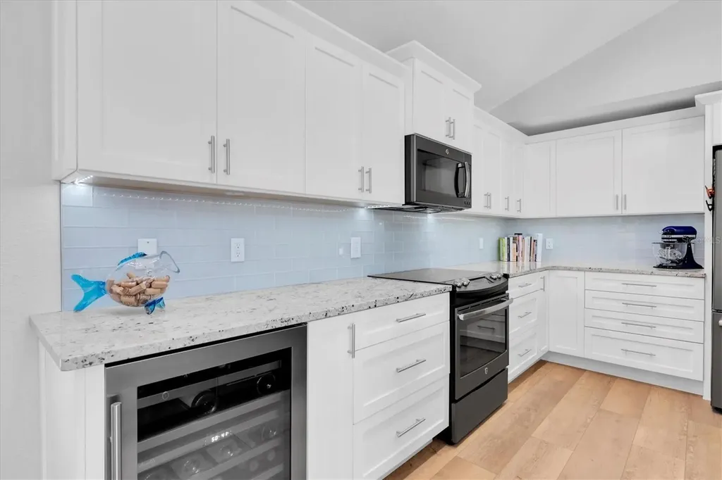 18 Jefferson Court S St Petersburg FL 33711