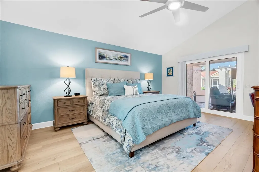 18 Jefferson Court S St Petersburg FL 33711