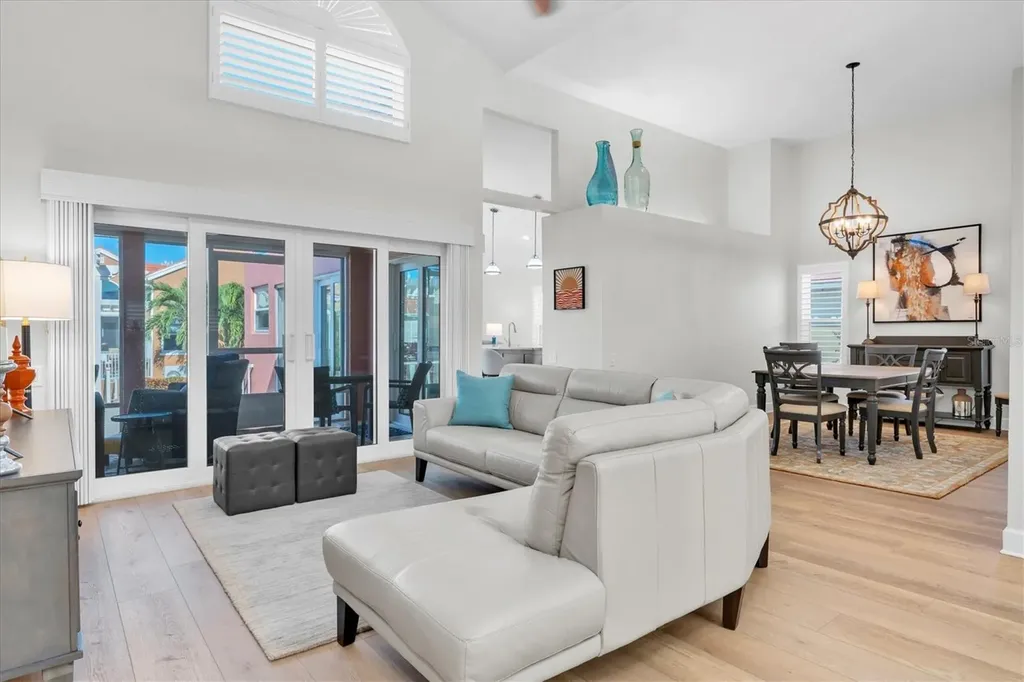 18 Jefferson Court S St Petersburg FL 33711