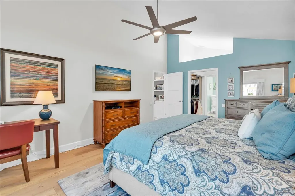 18 Jefferson Court S St Petersburg FL 33711