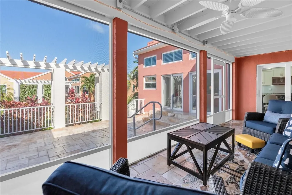 18 Jefferson Court S St Petersburg FL 33711