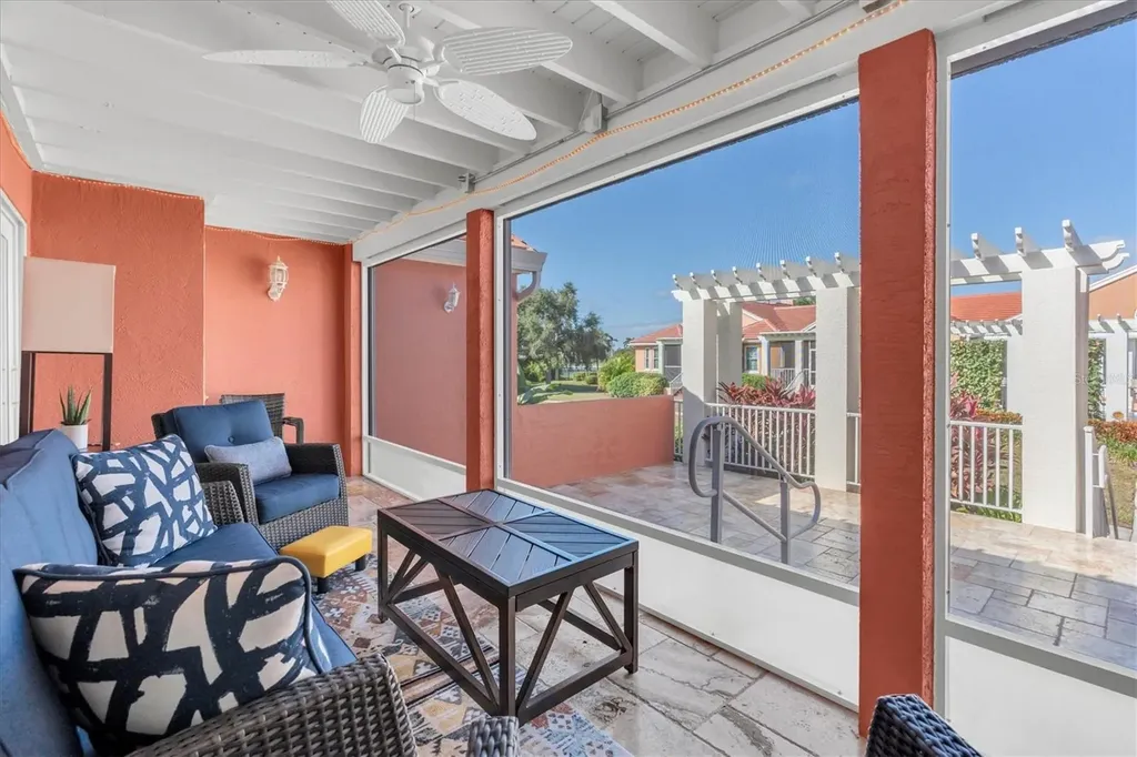 18 Jefferson Court S St Petersburg FL 33711