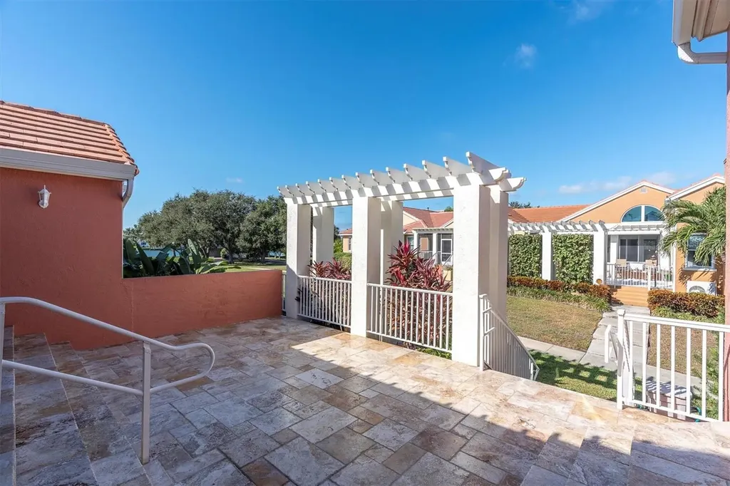 18 Jefferson Court S St Petersburg FL 33711