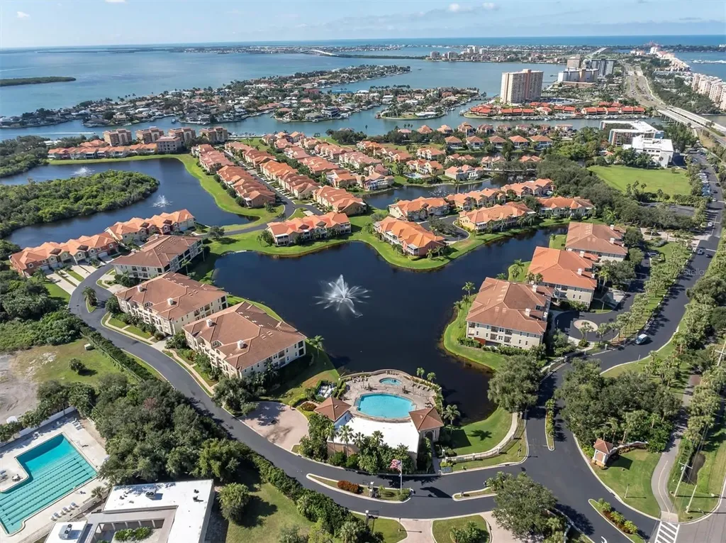 18 Jefferson Court S St Petersburg FL 33711