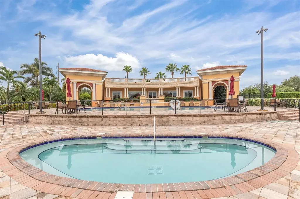 18 Jefferson Court S St Petersburg FL 33711