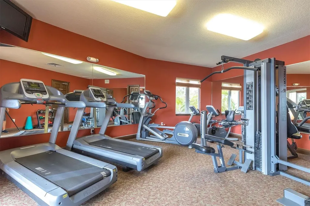 18 Jefferson Court S St Petersburg FL 33711