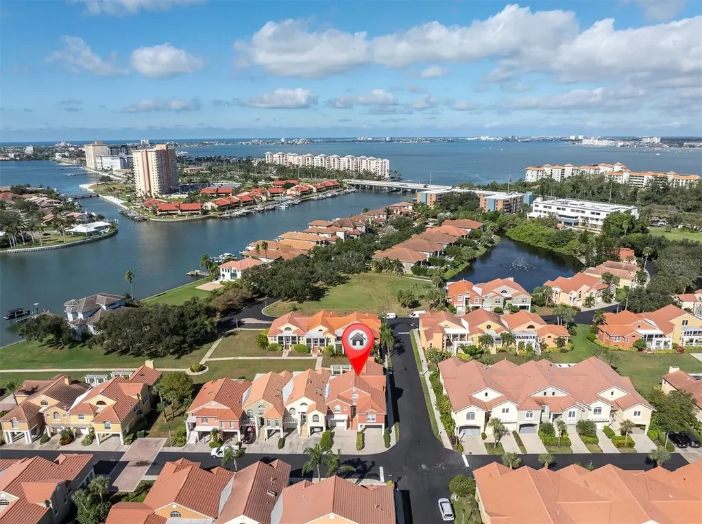 18 Jefferson Court S St Petersburg FL 33711