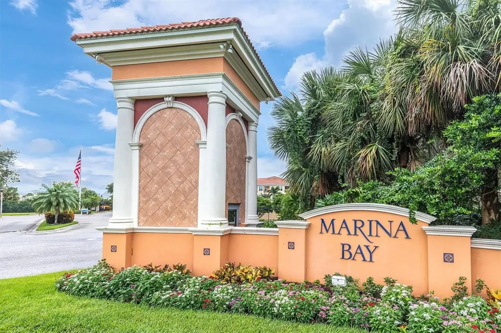 18 Jefferson Court S St Petersburg FL 33711