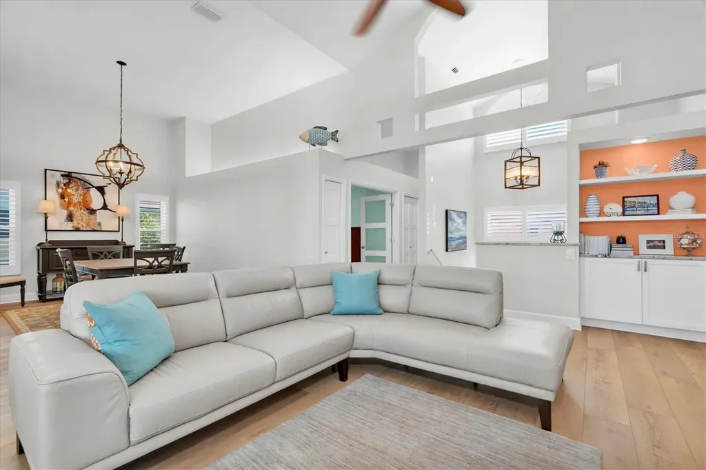 18 Jefferson Court S St Petersburg FL 33711