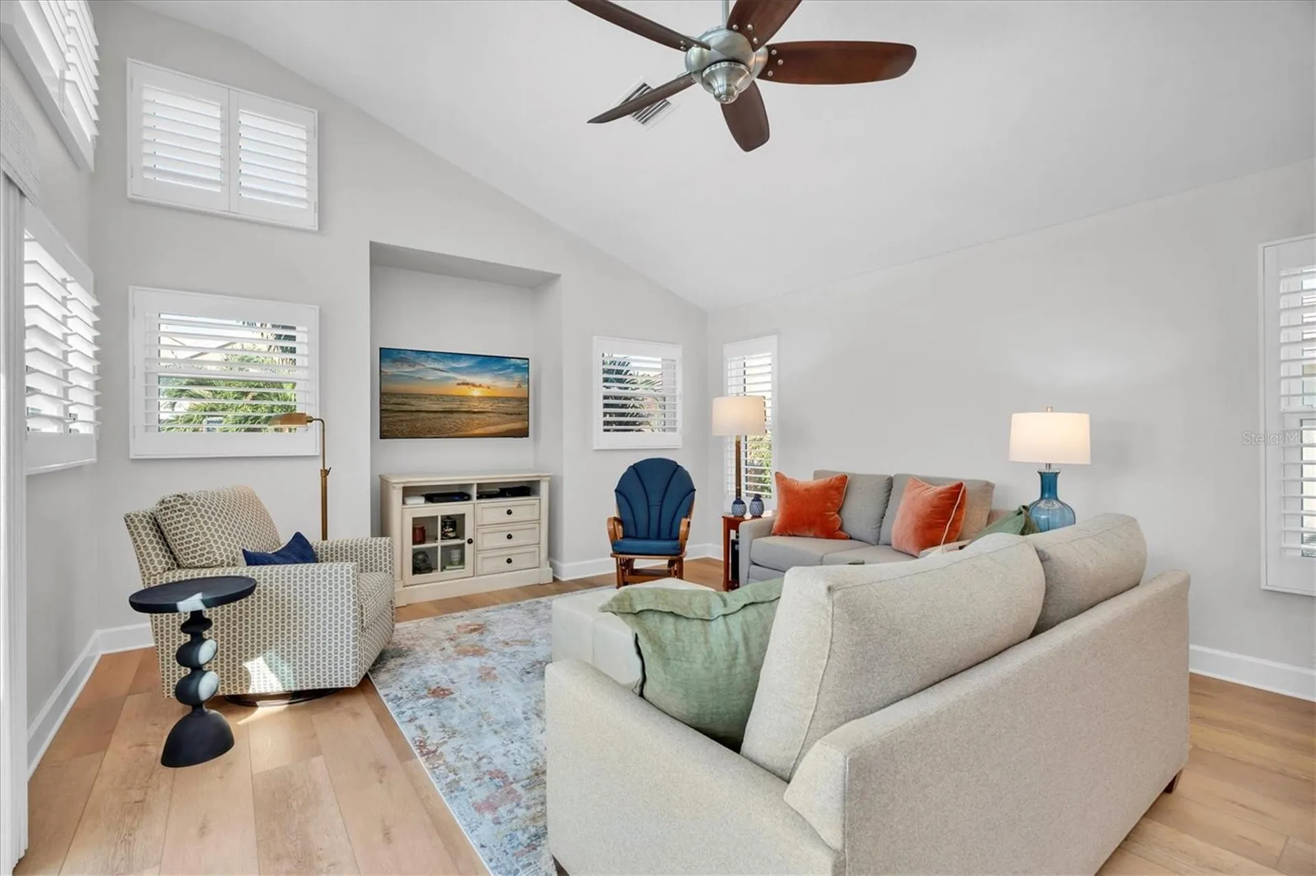 18 Jefferson Court S St Petersburg FL 33711