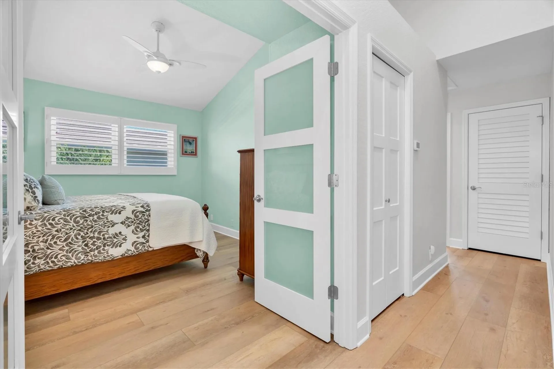 18 Jefferson Court S St Petersburg FL 33711