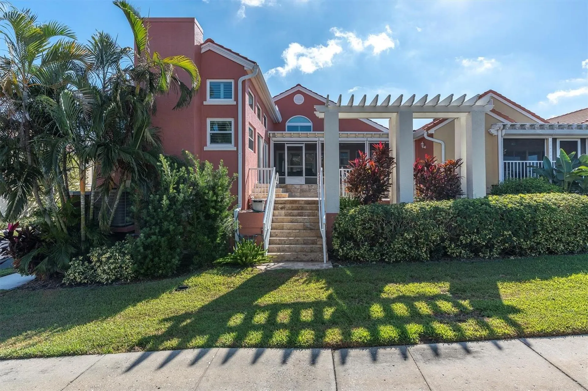 18 Jefferson Court S St Petersburg FL 33711