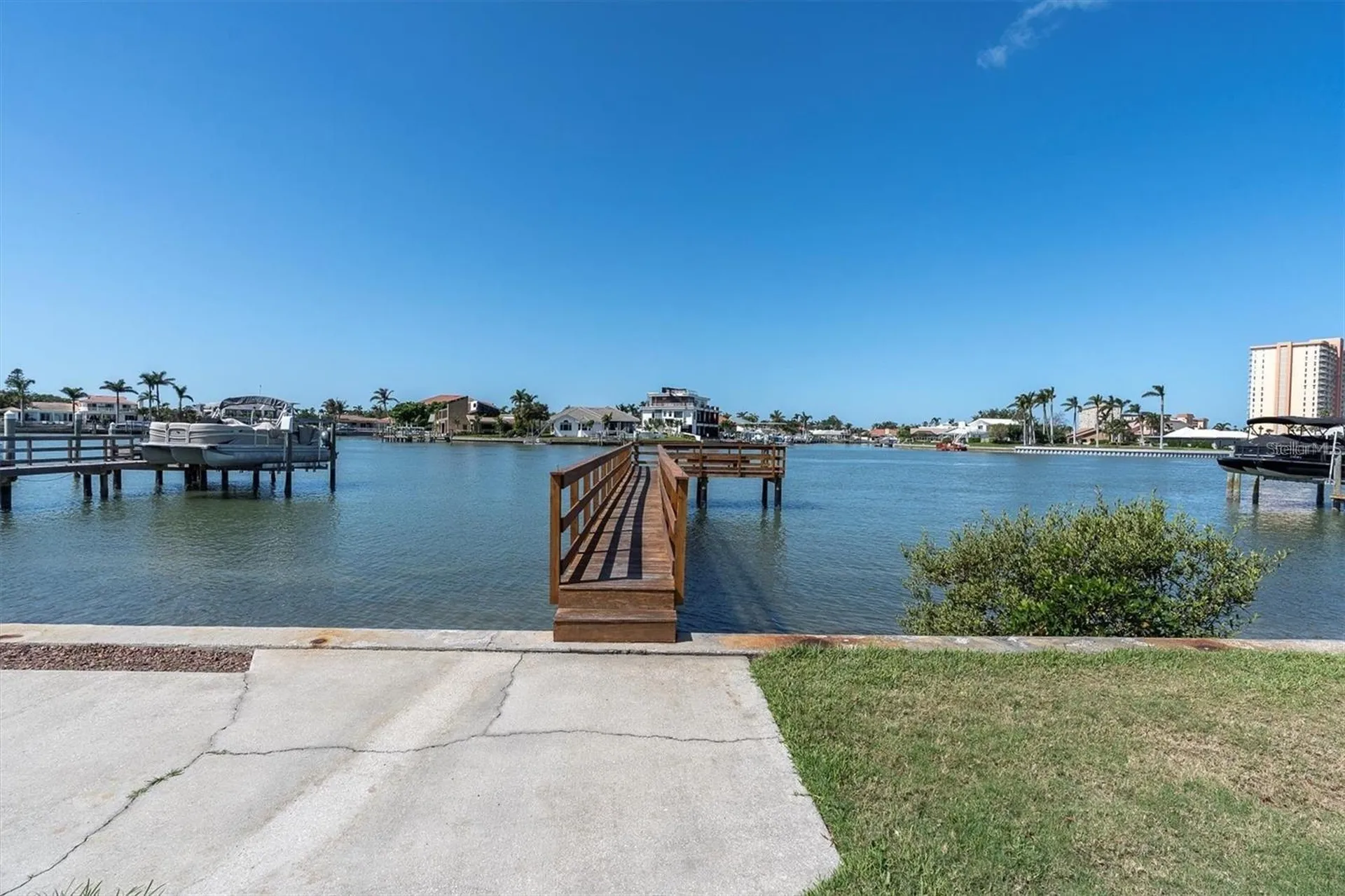 18 Jefferson Court S St Petersburg FL 33711