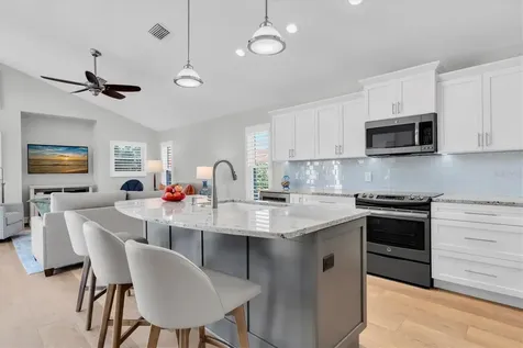 18 Jefferson Court S St Petersburg FL 33711