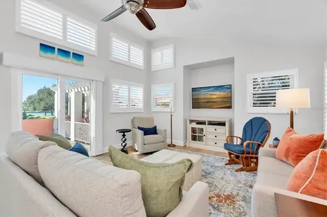 18 Jefferson Court S St Petersburg FL 33711