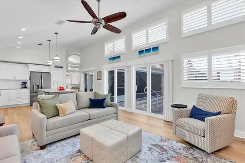 18 Jefferson Court S St Petersburg FL 33711