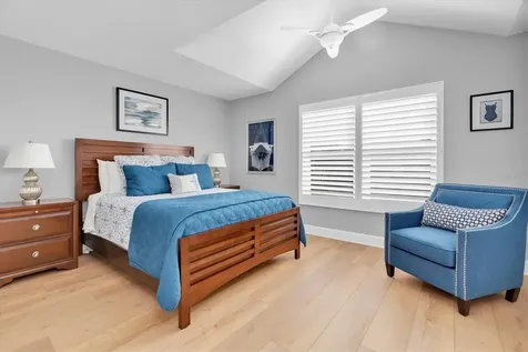 18 Jefferson Court S St Petersburg FL 33711