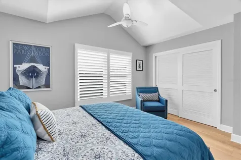 18 Jefferson Court S St Petersburg FL 33711