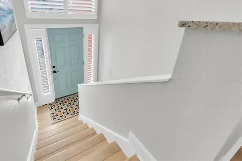 18 Jefferson Court S St Petersburg FL 33711