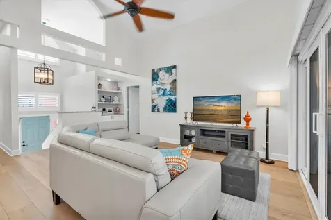 18 Jefferson Court S St Petersburg FL 33711