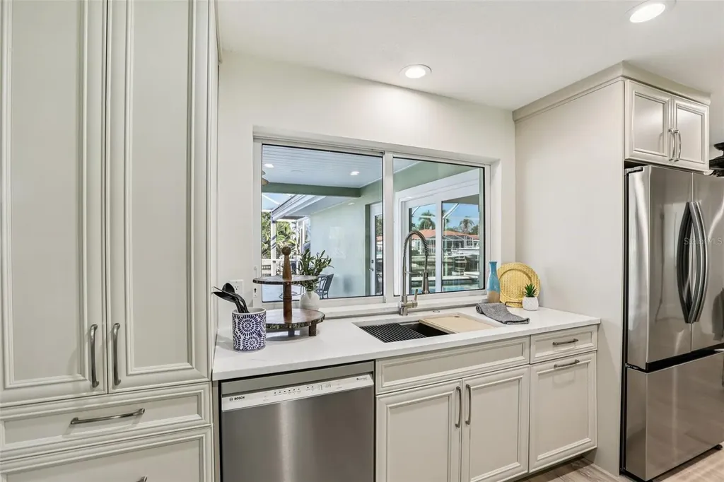 6251 18th Street NE St Petersburg FL 33702