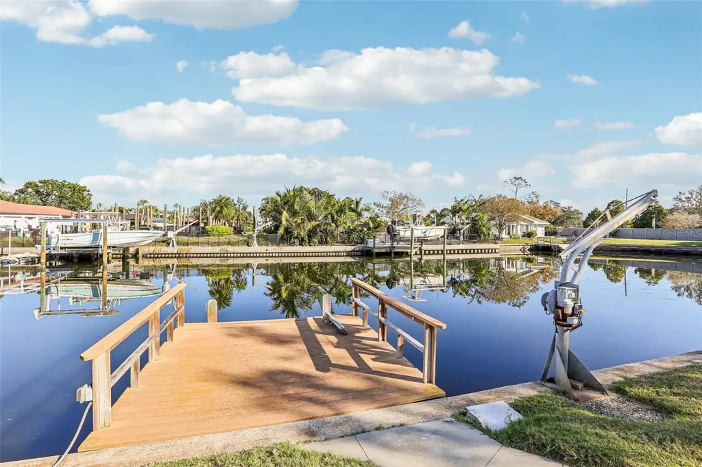 6251 18th Street NE St Petersburg FL 33702