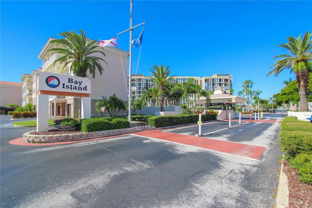 7425 Bay Island Drive S South Pasadena FL 33707
