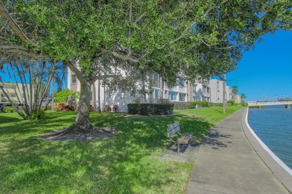 7425 Bay Island Drive S South Pasadena FL 33707