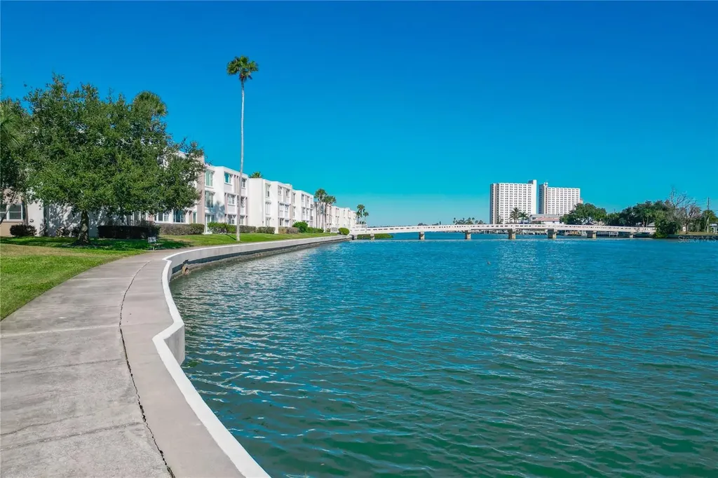 7425 Bay Island Drive S South Pasadena FL 33707