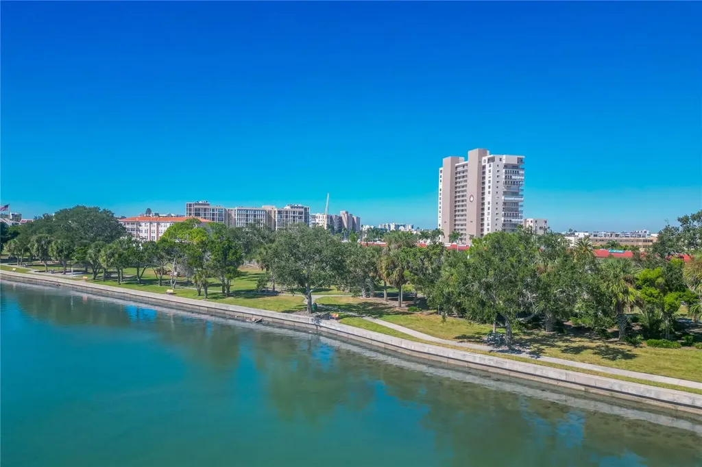 7425 Bay Island Drive S South Pasadena FL 33707