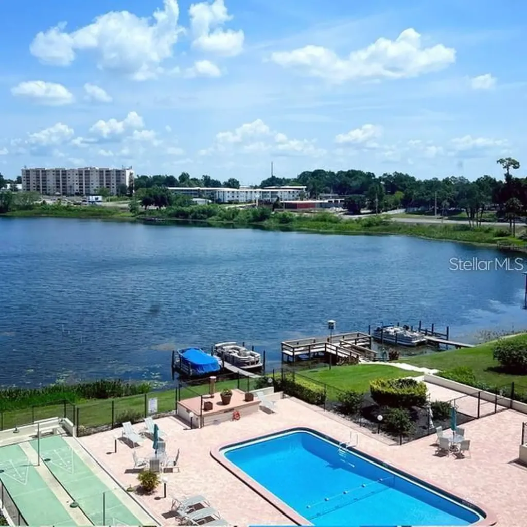 700 Mirror Terrace NW Winter Haven FL 33881