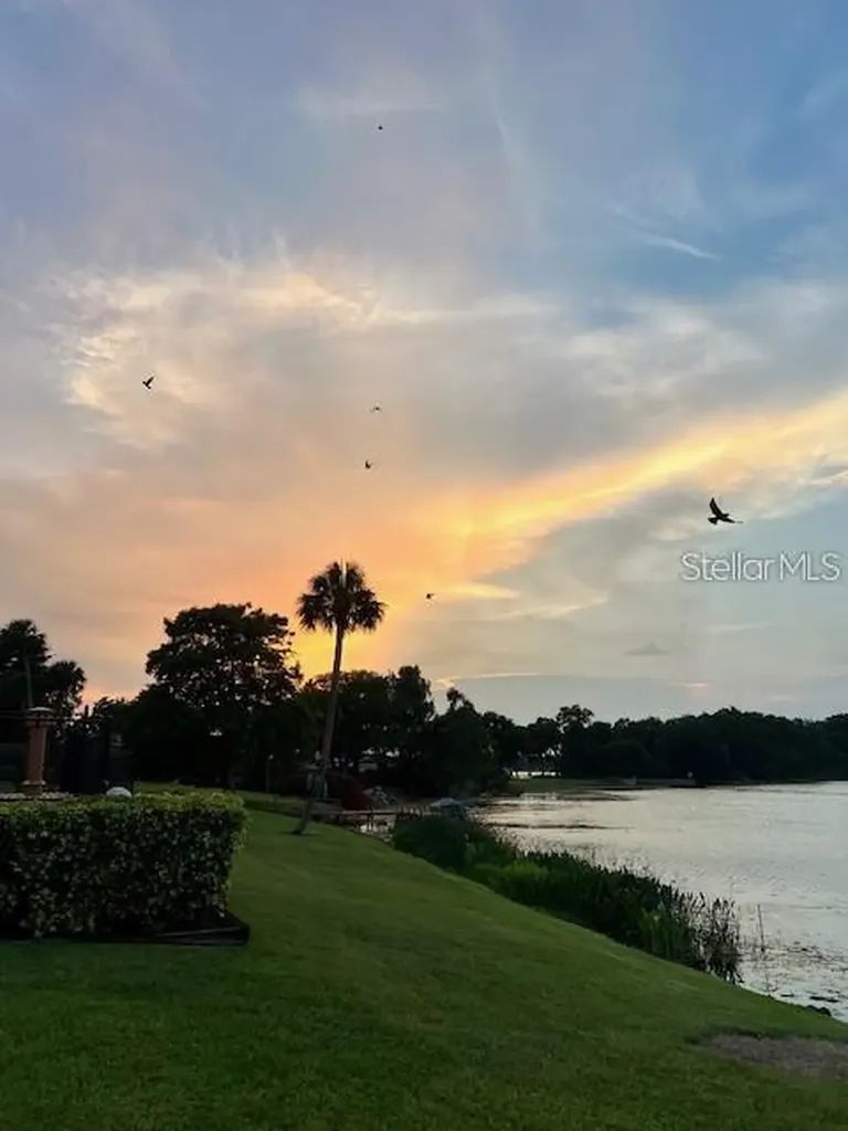 700 Mirror Terrace NW Winter Haven FL 33881