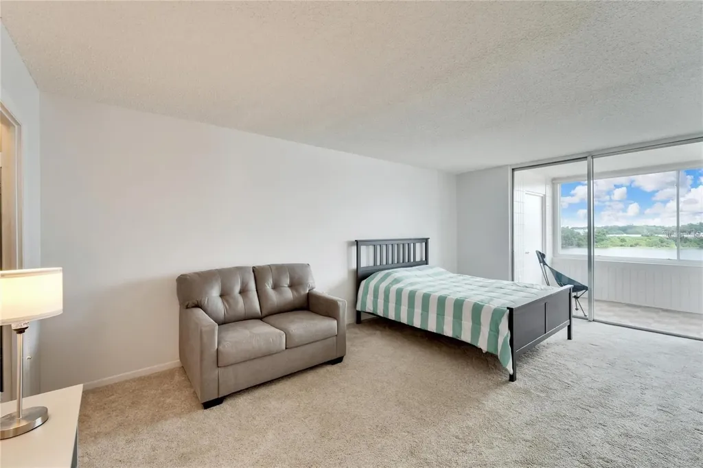 700 Mirror Terrace NW Winter Haven FL 33881